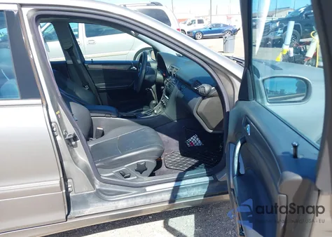 2004 Mercedes-Benz C 230 Kompressor Sport/Sport из США, поврежденный, VIN WDBRF40J34F517929